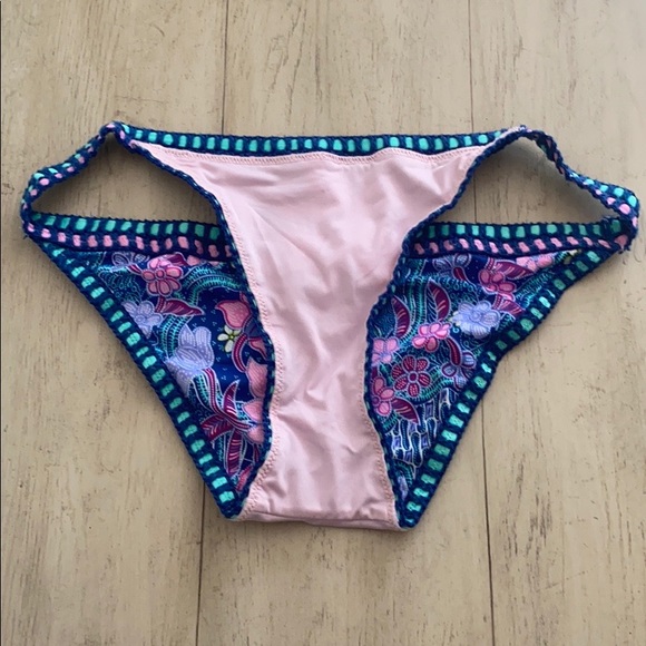 ❌SOLD❌ Victoria’s Secret Swimwear: bikini bottom - Picture 4 of 4
